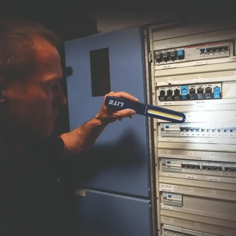 SCANGRIP STICK LITE M Evrensel Kullanım için Şarjlı El Feneri (400 Lümen)